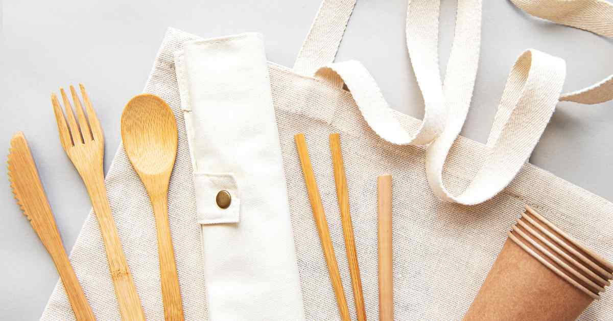 reusable utensils are the best gifts for someone going abroad
